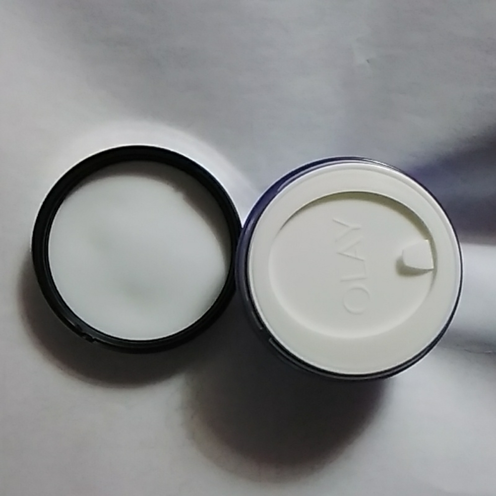 Olay Regenerist Retinol 24 +Peptide Night Hydrating Moisturizer 1.7 oz N… - Picture 10 of 10